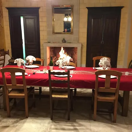 לינה וארוחת בוקר Chez Agnes *
